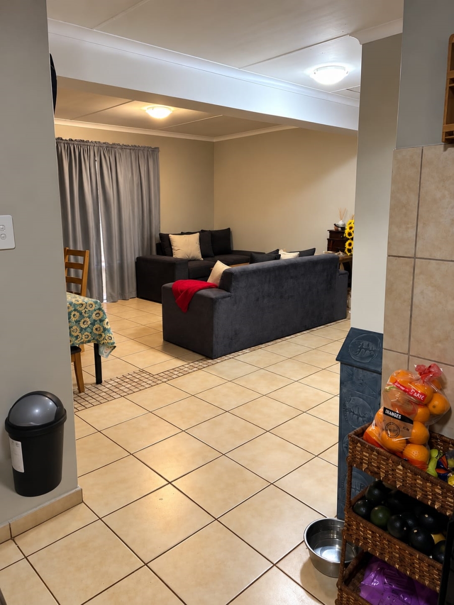 To Let 2 Bedroom Property for Rent in Melodie North West